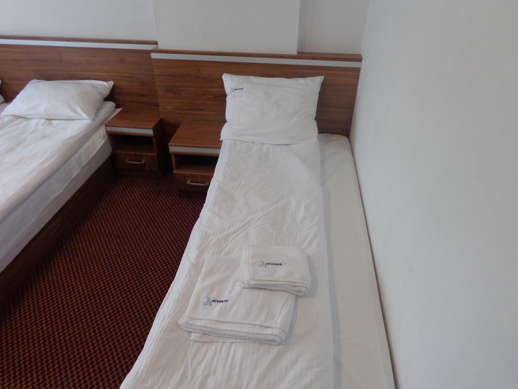 Adamar Jastrzebia Gora Bed & Breakfast Ruang foto