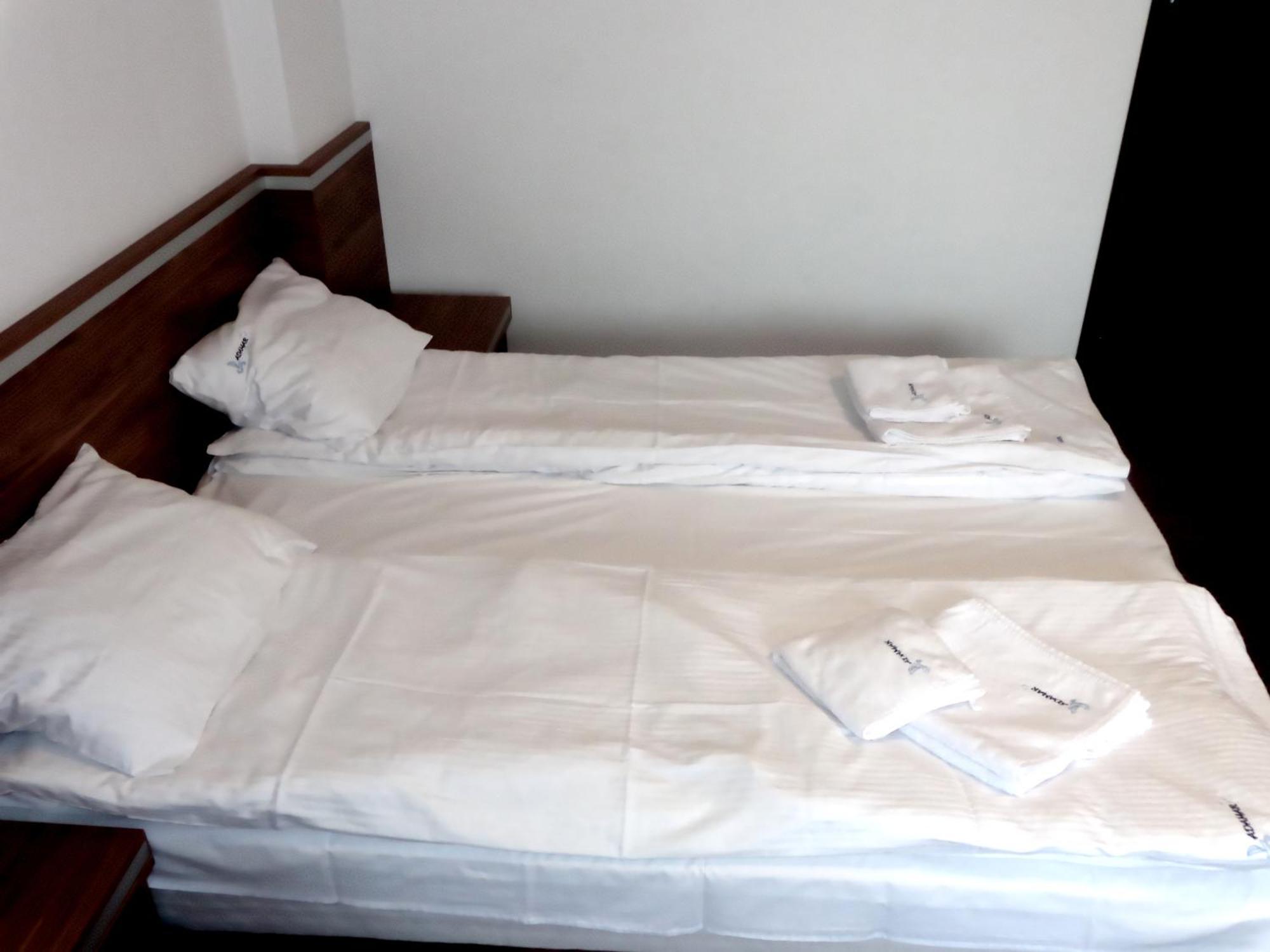 Adamar Jastrzebia Gora Bed & Breakfast Ruang foto