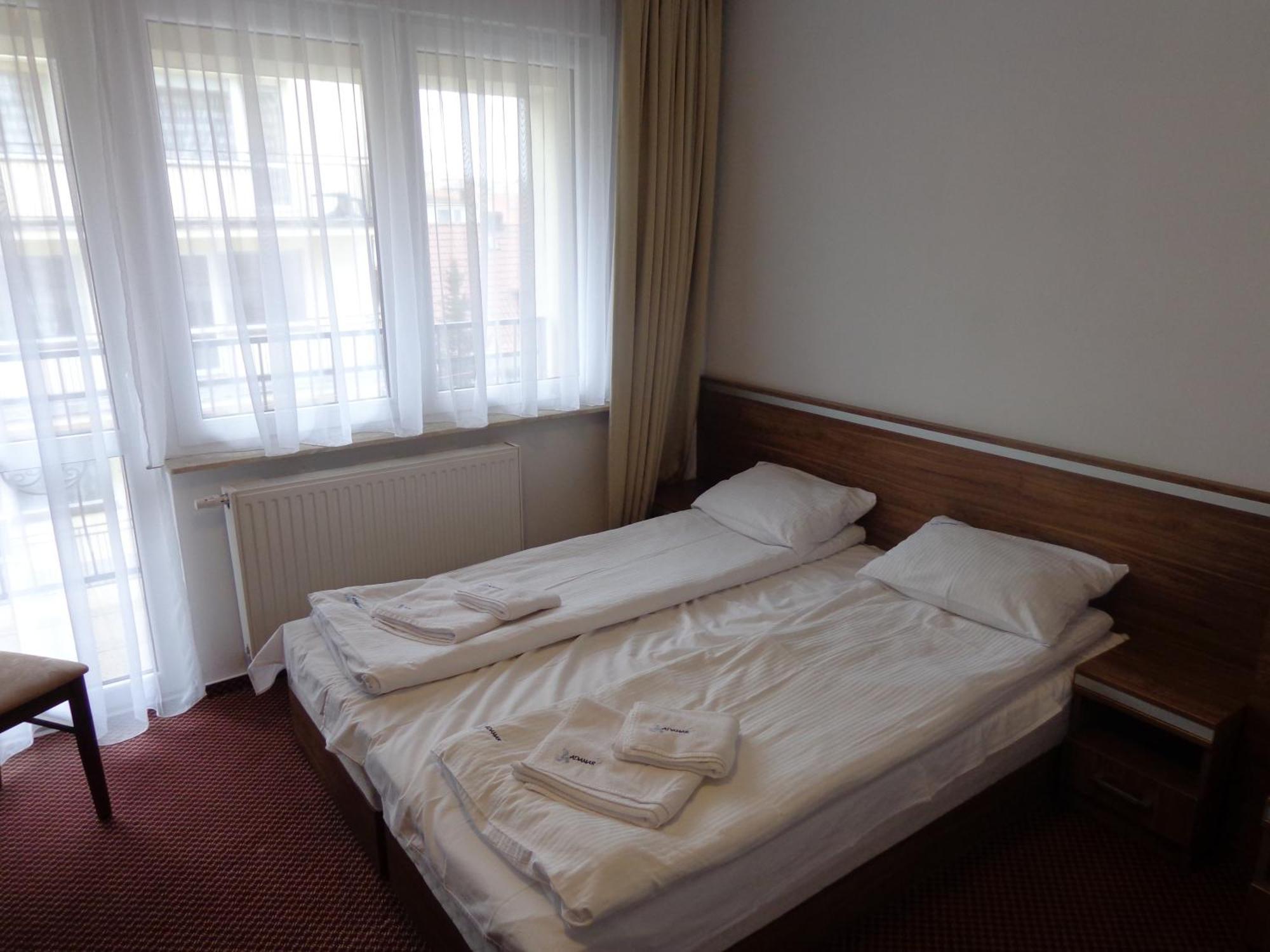 Adamar Jastrzebia Gora Bed & Breakfast Ruang foto