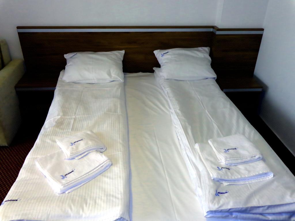 Adamar Jastrzebia Gora Bed & Breakfast Ruang foto