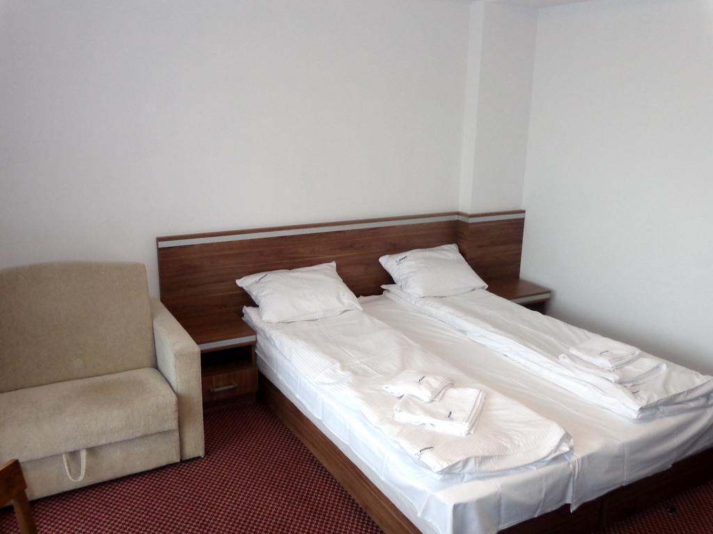 Adamar Jastrzebia Gora Bed & Breakfast Ruang foto