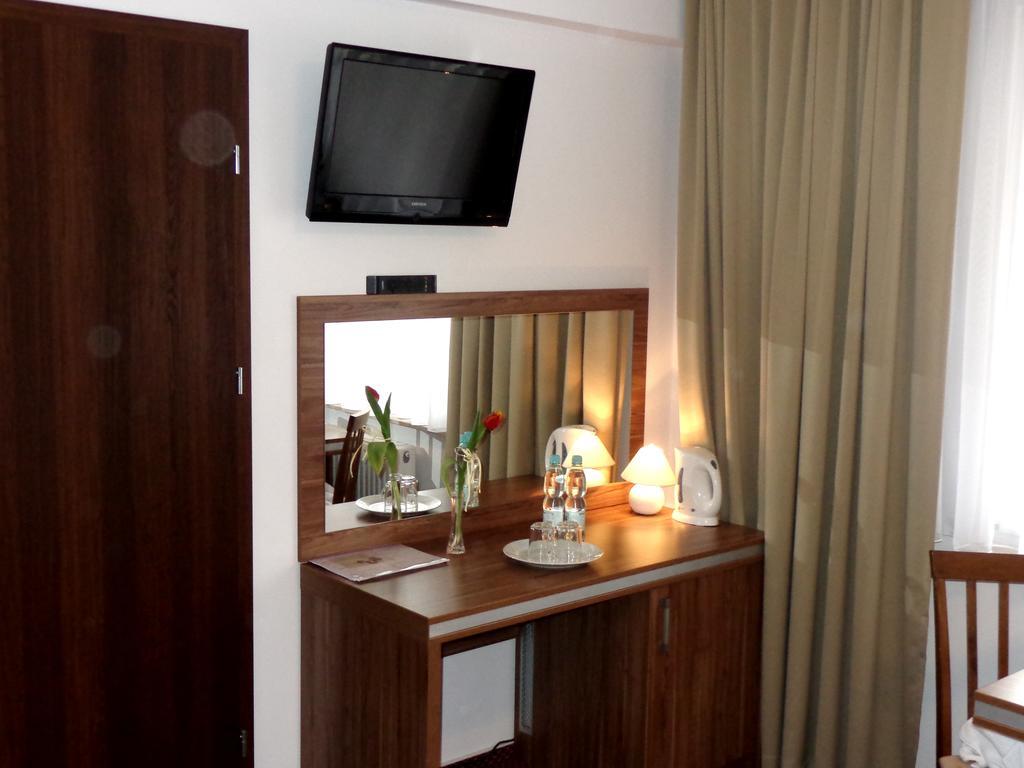 Adamar Jastrzebia Gora Bed & Breakfast Ruang foto