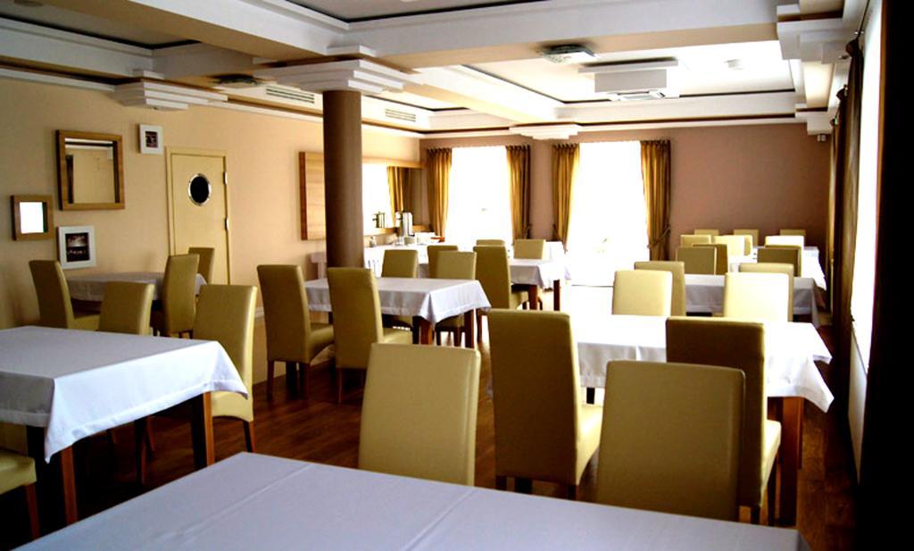 Adamar Jastrzebia Gora Bed & Breakfast Bagian luar foto