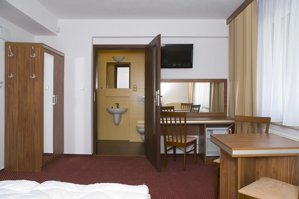 Adamar Jastrzebia Gora Bed & Breakfast Ruang foto
